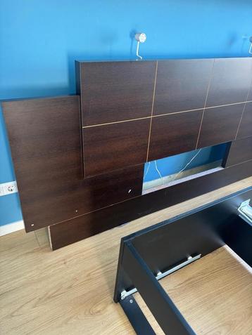 Compleet bruin bed met nachtkastjes – zonder matras beschikbaar voor biedingen