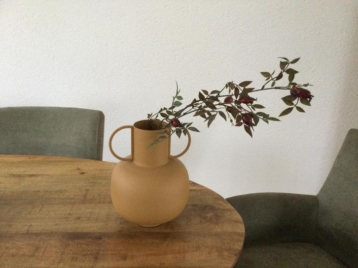 Metalen okergeel vaas, Doe-het-zelf en Verbouw, Metalen, Nieuw, Overige metalen, Ophalen of Verzenden