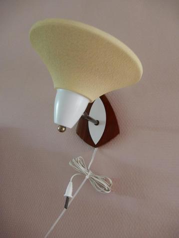 Vintage retro wandlamp beschikbaar voor biedingen