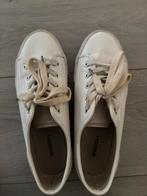 Afgedragen schoenen in maat 37, Kleding | Dames, Schoenen, H&M, Wit, Ophalen of Verzenden, Sneakers of Gympen