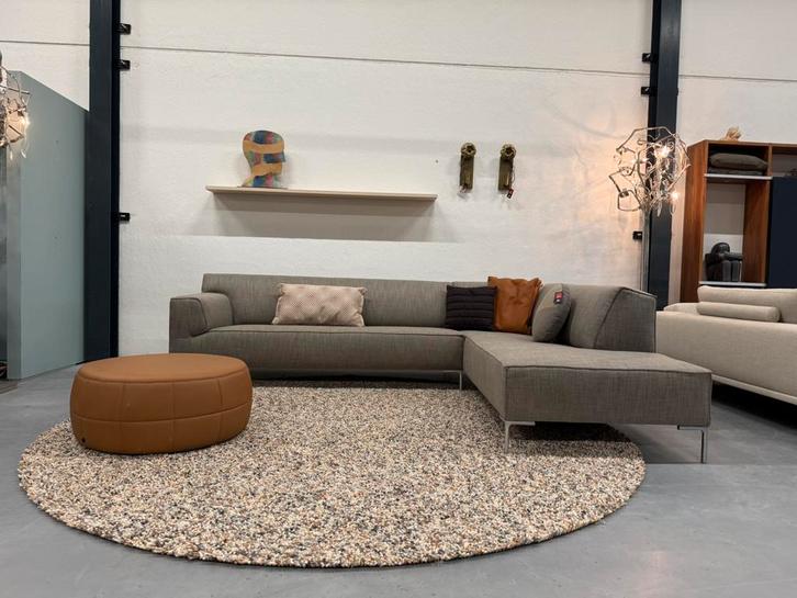 Nieuw Design on Stock Bloq Hoekbank Senna design Bank Stof, Huis en Inrichting, Banken | Bankstellen, Nieuw, Hoekbank, Vierpersoons of meer