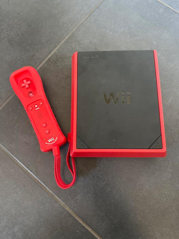 Nintendo Wii Mini Rood Limited Edition + controller, Spelcomputers en Games, Spelcomputers | Nintendo Wii, Gebruikt, Met 1 controller