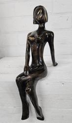 RANDZITTER / DAME / VROUW / bronzen tuinbeeld / 39 cm, Ophalen of Verzenden