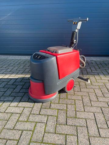 TOPSTAAT HAKO RA431E SCHROBZUIGMACHINE / SCHROBMACHINE beschikbaar voor biedingen