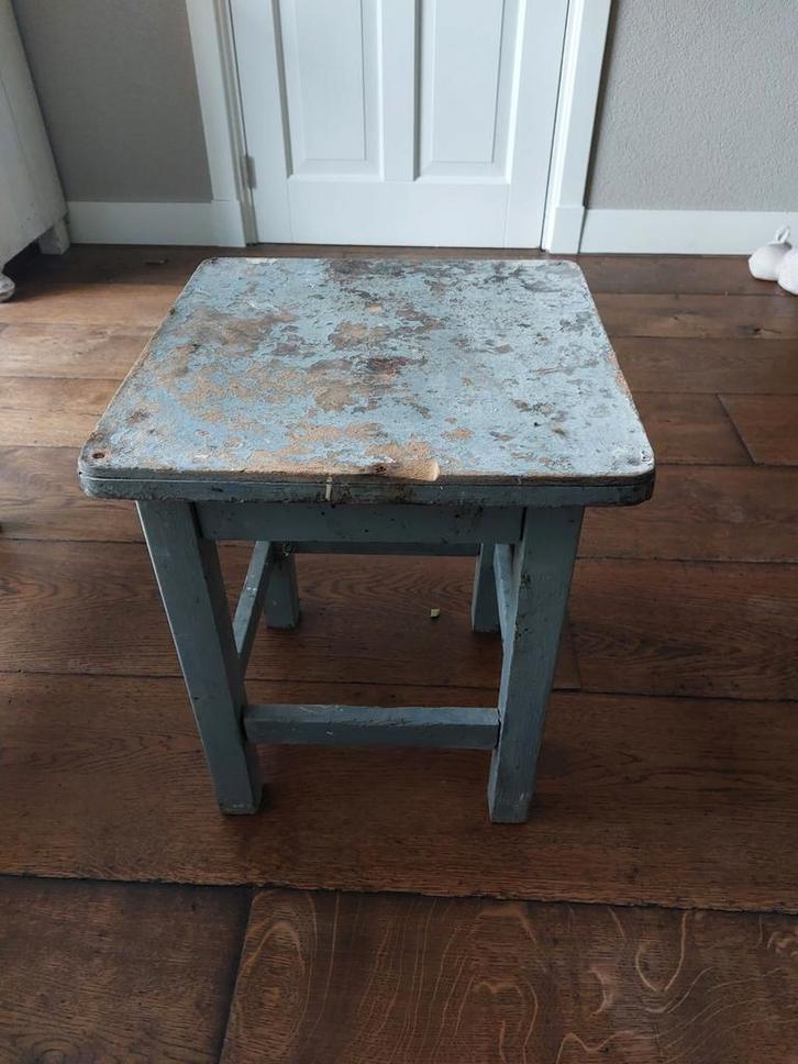 Oud houten tafeltje / krukje, Huis en Inrichting, Stoelen, Gebruikt, Eén, Bruin, Ophalen of Verzenden