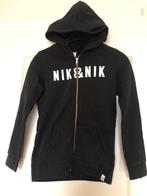 Nik&Nik zwarte sweater uni vest hoodie & rits mt10/140 zgan, Kinderen en Baby's, Kinderkleding | Maat 140, NIK&NIK, Trui of Vest