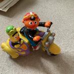 Bert en Ernie op scooter // h 18 cm/ verlichting praat, Ophalen of Verzenden, Zo goed als nieuw