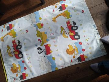 Kinderdekbed en gordijnen  beschikbaar voor biedingen