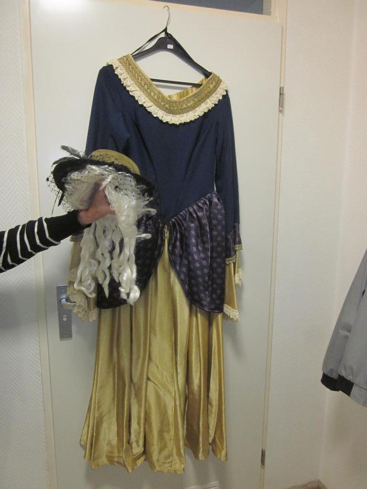 Jurk Renaissance tijd? met hoedje en pruik maat 40., Kleding | Dames, Carnavalskleding en Feestkleding, Gedragen, Kleding, Carnaval
