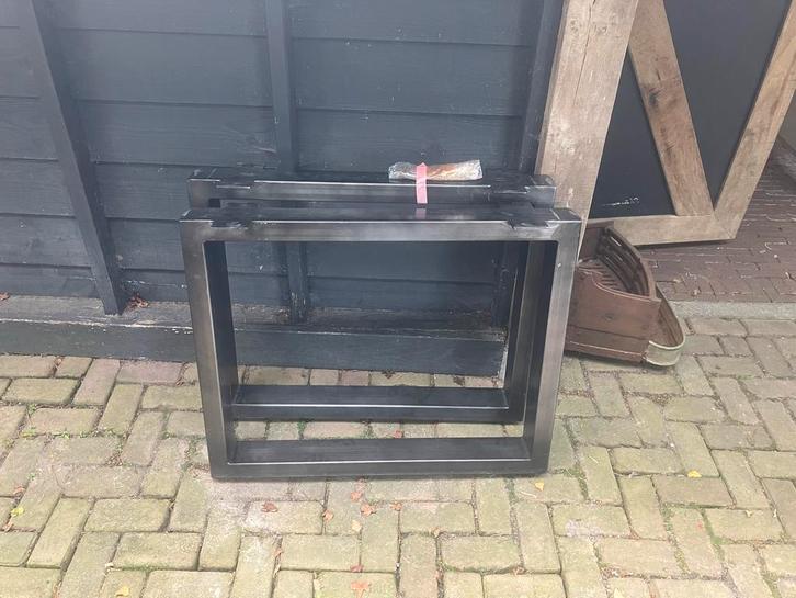 Walnoot Houten Tafel - Stevig & Geschikt voor 4-6 Pers., Huis en Inrichting, Tafelonderdelen, Gebruikt, Tafelblad, 100 tot 150 cm