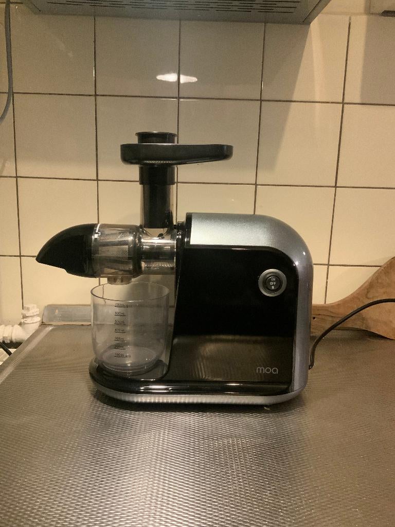 MOA Slowjuicer  Groenten en Fruitpers - 700ml - Zwart, Witgoed en Apparatuur, Juicers, Ophalen, Gebruikt, Elektrisch, Slowjuicer