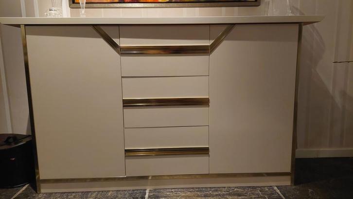 Dressoir / buffetkast in uitstekende staat, Huis en Inrichting, Kasten | Buffetkasten, Zo goed als nieuw, Minder dan 100 cm, 100 tot 150 cm