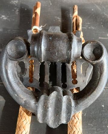 Uit erfenis 3 bronzen deurkloppers, zware kwaliteit beschikbaar voor biedingen