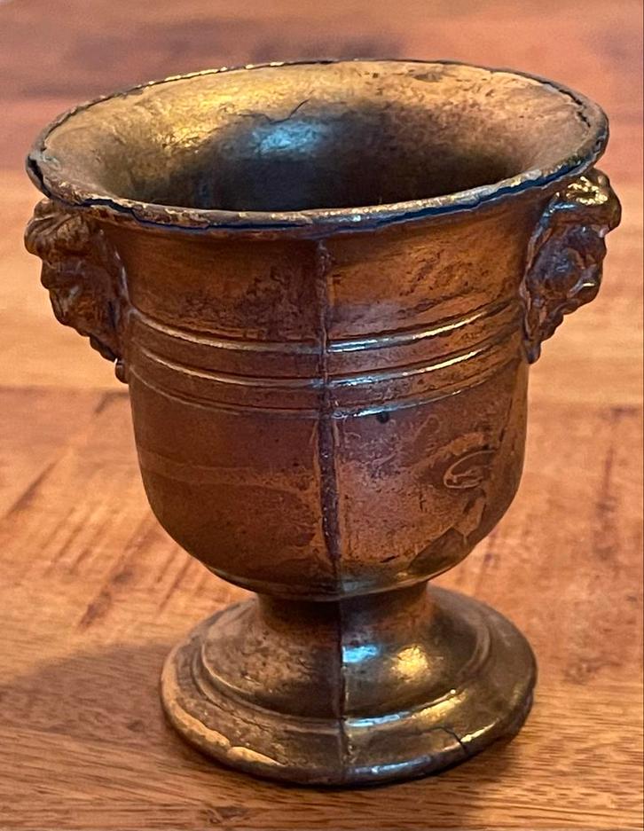 Antieke Bronzen vijzel met Leeuwenkop, Antiek en Kunst, Antiek | Koper en Brons, Brons, Ophalen of Verzenden