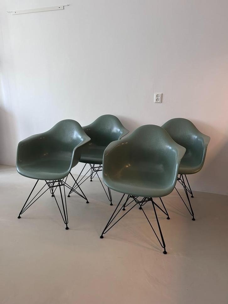 4x Vitra Eames DAR Fiberglass, Huis en Inrichting, Stoelen, Nieuw, Vier, Overige kleuren, Ophalen
