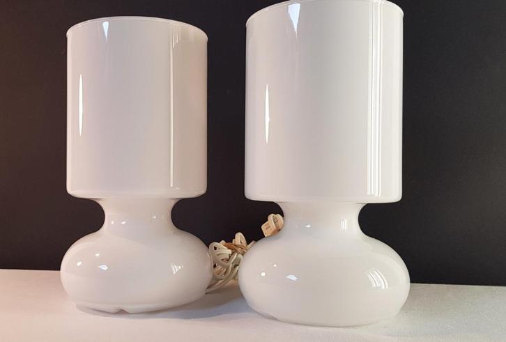 Twee witte Ikea tafellampen, Huis en Inrichting, Lampen | Tafellampen, Gebruikt, Minder dan 50 cm, Glas, Ophalen of Verzenden