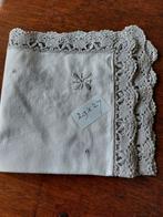 Klein antiek kantklos kleedje, Ophalen of Verzenden