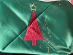 Kerstkleed -) groen met rode kerstboom op de hoeken, Diversen, Kerst, Gebruikt, Ophalen