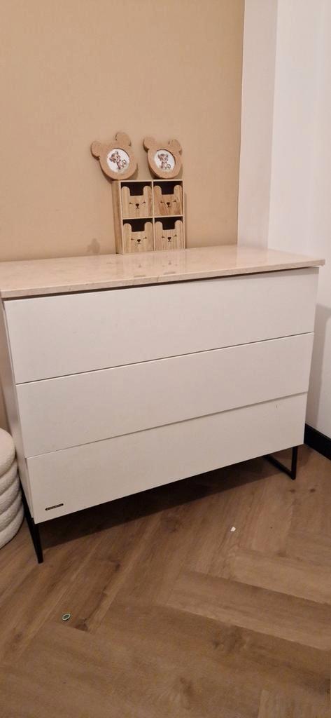 Commode met echte marmeren blad, Kinderen en Baby's, Kinderkamer | Commodes en Kasten, Zo goed als nieuw, Commode, 90 tot 105 cm