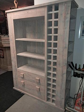 boekenkast,drank,platenkast  beschikbaar voor biedingen