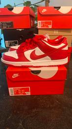 Nike dunk low SP white university red 43 US 9.5, Kleding | Heren, Schoenen, Verzenden, Wit, Nike, Nieuw