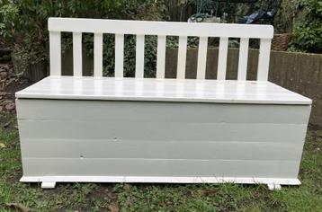 Brocante wit bankje - opbergbankje - bankje met klep beschikbaar voor biedingen