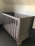 Babykamer. Ledikant en commode, Kinderen en Baby's, Kinderkamer | Complete kinderkamers, Ophalen, Zo goed als nieuw, Jongetje of Meisje