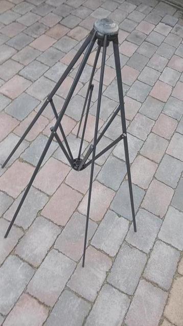 Parasol geraamte voor zweefparasol 250 cm incl dop. ivm doek beschikbaar voor biedingen