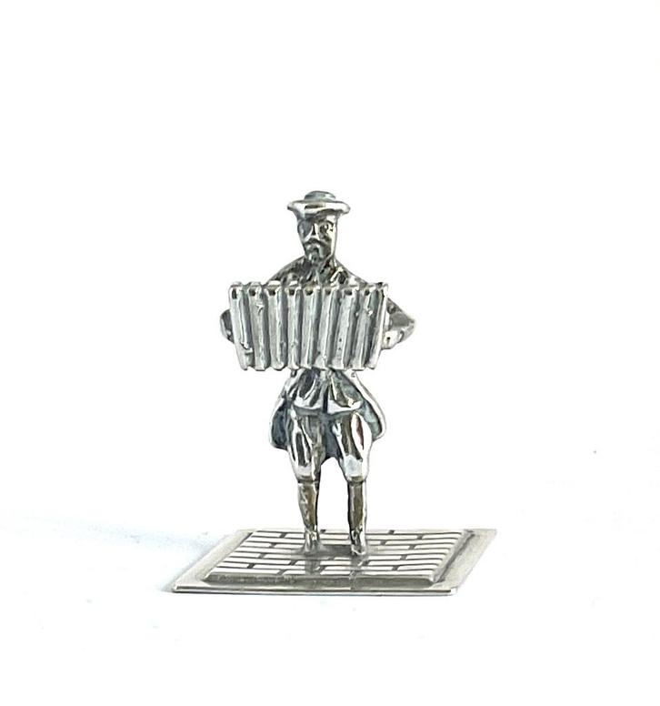 Zilveren miniatuur bandoneon / accordeon speler ⭐, Antiek en Kunst, Antiek | Goud en Zilver, Zilver, Verzenden