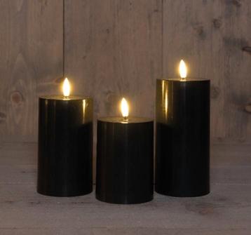 Ze zijn binnen! 
Set van 3 buiten kaarsen €14,99
 beschikbaar voor biedingen