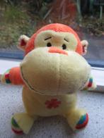 Aap met oranje bloem op buik FL.b.v Het Eek ca 20 cm zittend, Ophalen of Verzenden, Zo goed als nieuw, Overige typen