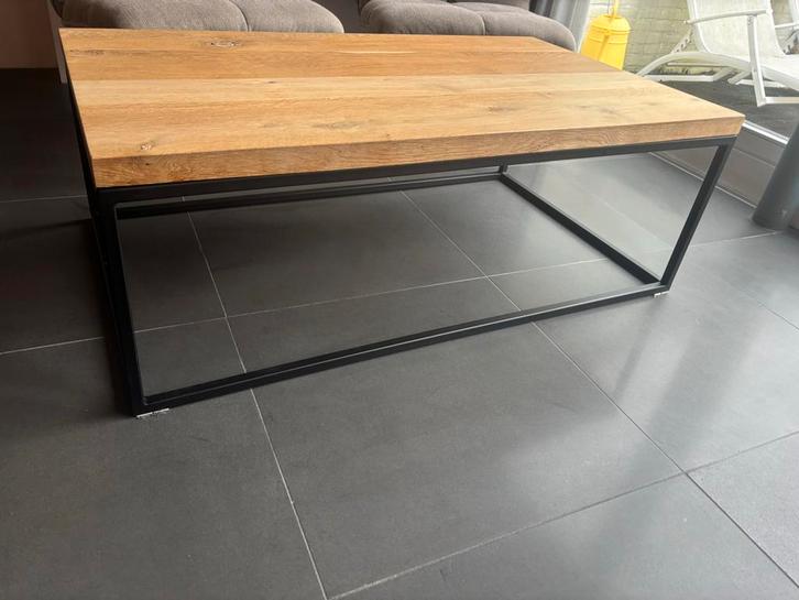 Stijlvolle salontafel eikenhout met stalen frame, Huis en Inrichting, Tafels | Salontafels, Zo goed als nieuw, Minder dan 50 cm