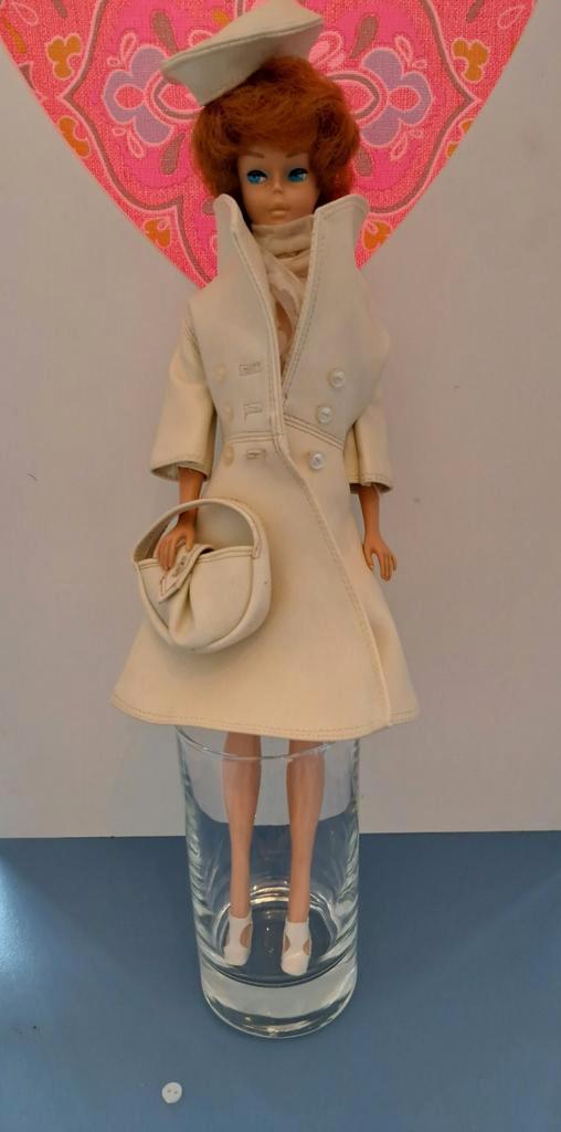 Prachtige, luxe kledingset voor Barbie j 60: London Tour, Verzamelen, Poppen, Gebruikt, Kleertjes, Levensecht of Reborn, Ophalen of Verzenden