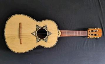 Vihuela Mexicaans. Unieke gitaar. Schelpen in voorblad.  beschikbaar voor biedingen