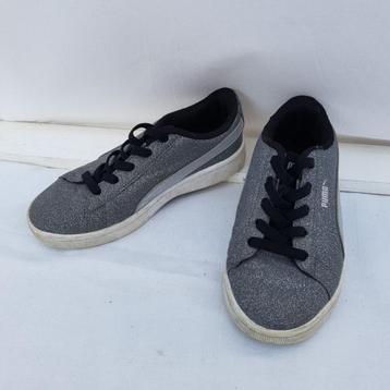 Stoere zilveren sneakers met glitters. Mt 35 Merk Puma beschikbaar voor biedingen