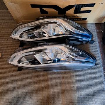 2 Ford Fiesta Koplampen (beide Rechts) Type 20-H851  beschikbaar voor biedingen
