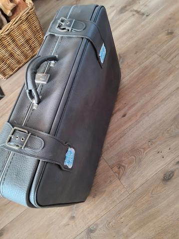 Koffer beschikbaar voor biedingen