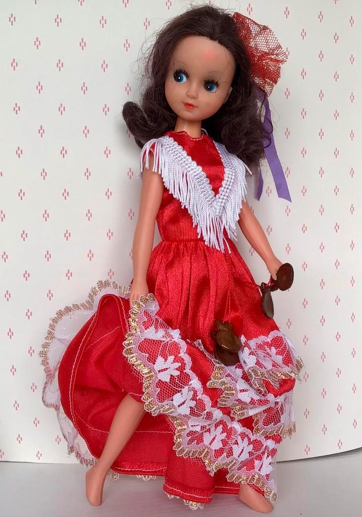 Spaanse / flamencojurk, castagnettes voor Barbie Sindy Fleur, Verzamelen, Poppen, Zo goed als nieuw, Kleertjes, Ophalen of Verzenden