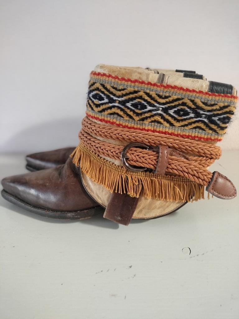Leuke cowboy/boho laarzen met mooie details, Ophalen of Verzenden, Zo goed als nieuw, Zwart, Hoge laarzen