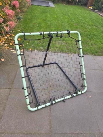 Voetbal rebounder beschikbaar voor biedingen