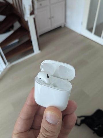 Airpod (A1602) doosje + linker airpod (A2031, Airpods 2) beschikbaar voor biedingen