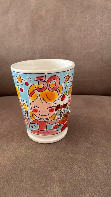 Blond Amsterdam mok 30 jaar beschikbaar voor biedingen