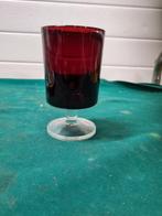 wijnglas luminac rood op voet, Verzamelen, Glas en Borrelglaasjes, Ophalen of Verzenden