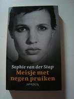 Meisje met 9 pruiken - sophie van der stap waargebeurd, Ophalen of Verzenden, Zo goed als nieuw, Nederland
