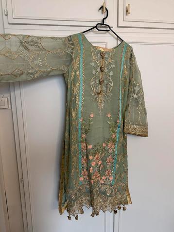 3 Nieuwe Pakistanse Kleding Sets - M/L beschikbaar voor biedingen