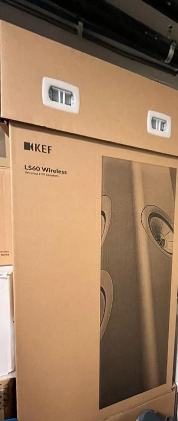 KEF LS60 wit zgan (demo 2024) eventueel met KC62 subwoofer beschikbaar voor biedingen