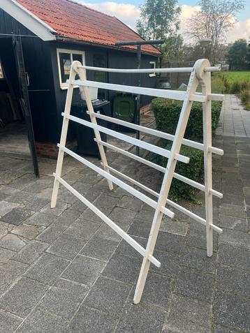 Traditioneel houten wasrek droogrek beschikbaar voor biedingen