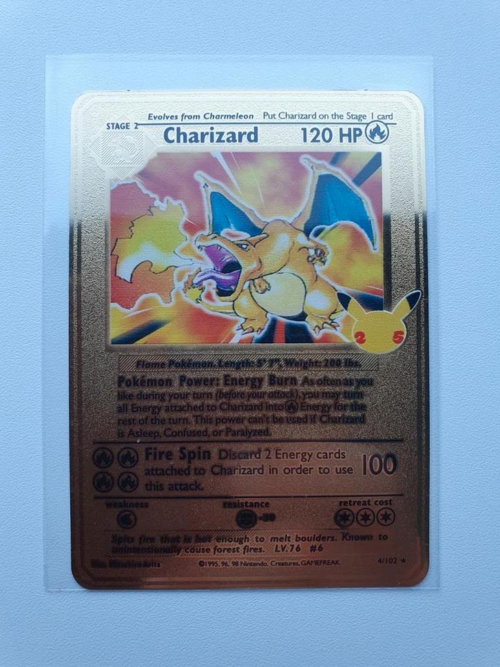 Charizard Celebrations 25th anniversary Metal card Pokémon, Hobby en Vrije tijd, Verzamelkaartspellen | Pokémon, Nieuw, Ophalen of Verzenden