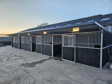 DE  GOEDKOOPSTE IN BUITENSTALLEN /PAARDENBOXEN OP VOORRAAD beschikbaar voor biedingen