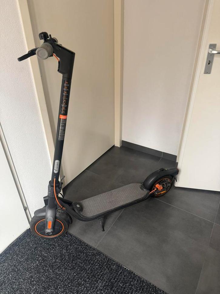 Segway Ninebot F40 Elektrische Step (2e Hands), Fietsen en Brommers, Steps, Zo goed als nieuw, Elektrische step (E-scooter), Ophalen
